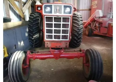 International 666 tractor